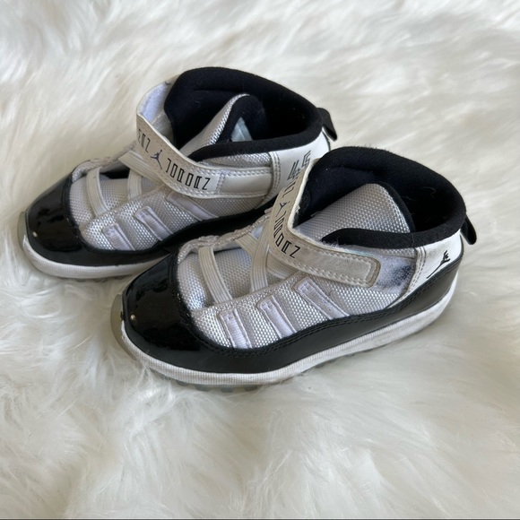 Nike Air Jordan | 11 Retro Black Concord 23B - Picture 4 of 8